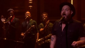 Live de Nathaniel Rateliff & The Night Sweats - S.O.B - Tonight Show starring Jimmy Fallon du 05/08, sur MCM !