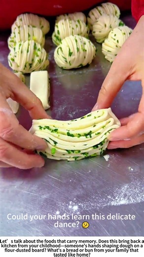 Edible Art: Hand‑Crafting Traditional Flower Rolls (花卷) 🌸🥖