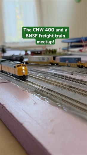 The CNW 400 and a BNSF freight train meetup! 🚂