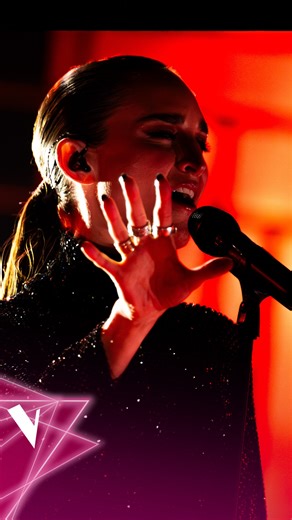 Typh Barrow a illuminé le plateau de cette demi-finale de The Voice Kids avec une performance envoûtante de son single “Close to Me” 🤩 🟥 The Voice Kids, la finale ➡ ce 16/12 | 20h20 | La Une & Auvio | The Voice Belgique - RTBF