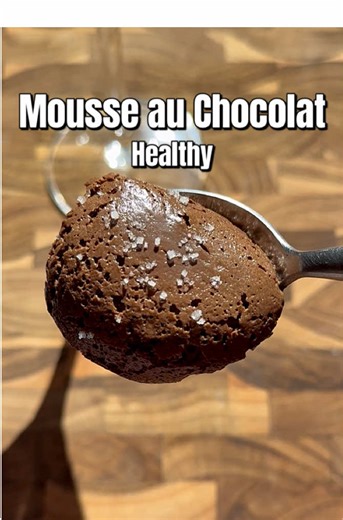 Recette : 🍫 90 g Chocolat Noir 70% sans sucres 💧 2 CàS d’eau chaude = 30 ml 🥚 3 œufs 💪 15 g whey chocolat native Prozis 🥣 40 g fromage blanc 0% – 1 bonne CàS 🍯 10 g sirop d’agave 🌼 ½ càc arôme vanille 🧂 1 pincée sel 🔱 Valeurs nutritionnelles par coupe : 280 kcal – 15 g Protéines – 9 g Glucides – 20 g Lipides 🥷 Robot Mélangeur Cecotec Merengue 💸 Code Cecotec -5% : STEFCHOP 🔗 Lien des appareils en promo sur mon profil ! ☝️ Protéines Native Prozis. 💸 -10% avec le code 'STEFCHOP' 📚 Nou