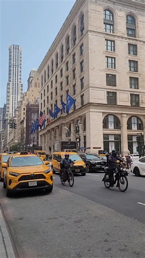 Welcome to New York City. If London has black Taxis, New York has Yellow cabs. #fyp #fblifestyle #foryouシ #viralreels #newyork #newyorkcity #holiday #summertime #algoritma #explorepage #travelblogger #travelwithme #adventure #goodvibesonly #adventuretravel #trending #city #y #usa #LikeFollowShare | Casper/Bukikoy