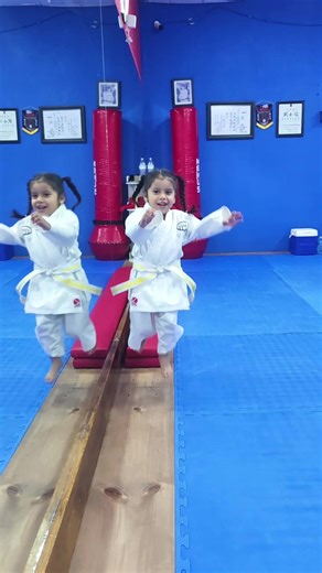 Un super salto, casi llega a la luna. #karate #foryou #kumite #powergirl