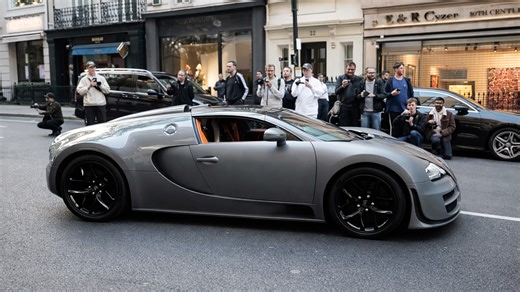 London crowd surrounds a $1,700,000 Bugatti Veyron