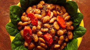 Greek chef highlights health benefits of Mediterranean ingredients and shares 2 delicious recipes