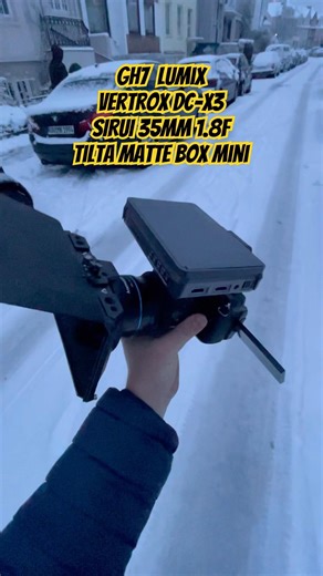 Battery only ran out after 2.5 hours of filming in the snow 👍 #gh7 #lumix #snow #anamorphic