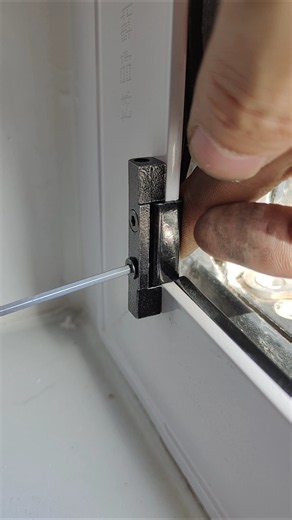 Frameless pocket lock screen, no-nail installation, won't damage the window frame, easy to install!
