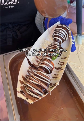 My kind of busy… find us everyday at @Selfridges @The Official Fenwick @London Eye or at weekends at 📍Southbank Food Market for these unreal fruit kebabs!! #chocofruit #londonfood #foodfyp