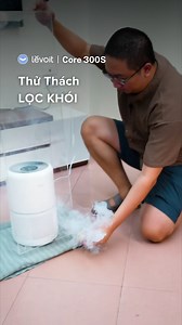 Chú Tùng Ham Vui thách thức khả năng lọc khói của máy lọc không khí Levoit Core 300S 🔥 Phòng ngập khói chỉ trong tích tắc, cảm biến AirSight Plus lập tức đổi màu và tăng công suất lọc 💨 Nhờ công nghệ lọc 3 lớp, Levoit Core 300S nhanh chóng làm sạch không khí, loại bỏ đến 99.97% bụi mịn và mùi khói 🌿 Nhỏ gọn mà “chiến” cực kỳ. #levoit #MayLocKhongKhi #LevoitCore300S | Levoit Vietnam