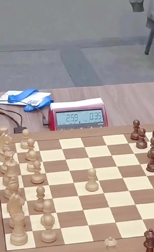 Magnus Carlsen arrived late, but STILL won with only 30 seconds for the entire game 🤯🫣🐐 #chess #grandmaster #speedchess #magnuscarlsen #worldchampion #foryou #fyp #fy