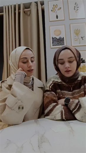 Berfin İleri on Instagram‎: "#farsçaşarkılar #musicvideo #keşfetteyiz #kesfet #viral در سکوت شب خانه زد فریاد♥️ اما تو نشنیدی دل به پایت افتاد آرزو کردم بعد از تو عاقل نشوم آشنای من، من غریبم بی تو با خیابان ها من رفیقم بی تو بعد تو عمراً من دگر عاشق نشوم تو رفتی دگر ماه و آیینه خداحافظ بغض تو سینه خداحافظ گم شد در قلبت عشق بی ثمرم عشق بی خانه خداحافظ اشک بی شانه خداحافظ باز افتاد در کوی غم ها گذرم Gecenin sessizliğinde ev feryat etti ama sen duymadın Kalbim ayaklarına düştü, senden sonra deli o