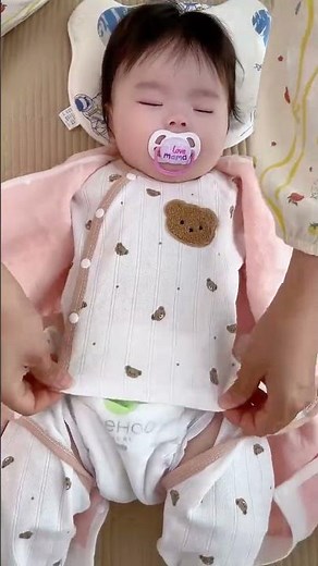 Baby Sleep Suit Dressing Tutorial 🍼💗 Easy & Gentle Routine for New Parents 👶✨