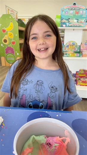 Making an Ice Cream Sundae! 🍦