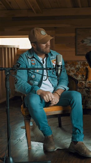 Denim on denim jeans, snake skin boot dream, Appalachian James Brown, hot grease, hot damn, believer in the promised land, Sasquatch and aliens… Official Acoustic version of “10LBS of S#!T” out now on YouTube. Watch now: https://linktr.ee/drakewhite | Drake White