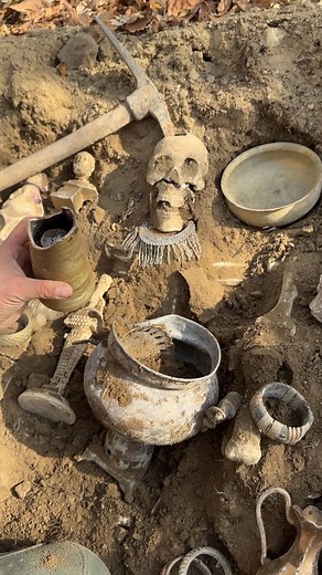 26K views · 170 reactions | I'm showing you the most beautiful treasure I've found | Treasure Hunter Gold | Facebook