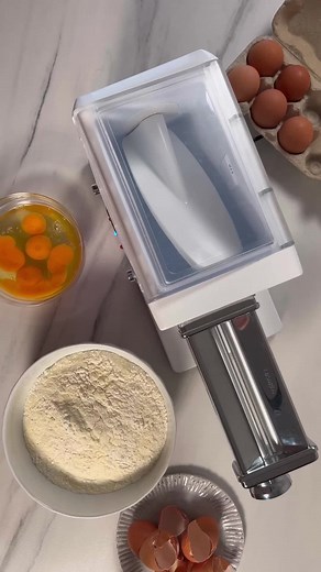 We will show it to you in 20 seconds: Pasta Fresca is the real champion! ✅ dough is ready in just 3 minutes ✅ interchangeable accessories ✅ cutting pasta in few minutes 🤩 #marcato #pastafresca #pasta #pastafattaincasa #marcatopasta #acquafarinamarcato #pastamachine #lasagna #fettuccine #tagliolini #pastaalluovo #pastalover #pastalovers #makepastanotwar