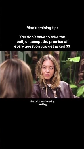 If you’ve seen her interviews, you’ll know that Sydney Sweeney is typically pretty media savvy 👀