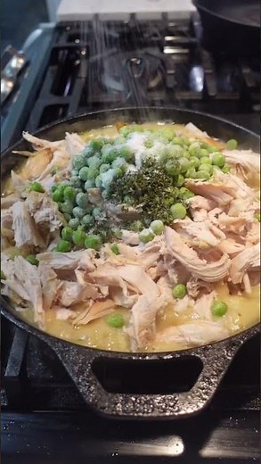 How To Make Cast Iron Skillet Chicken Pot Pie #Shorts