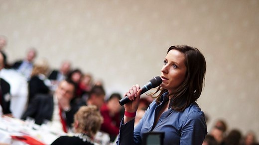 How to Make a Speech Powerful & Persuasive