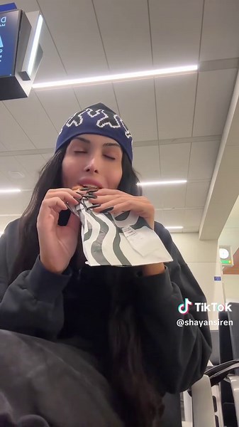 Delicious Airport Mukbang: Chai, Croissant, and Travel Tips