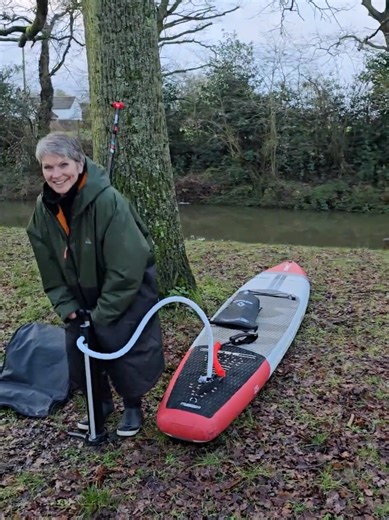 When the Thames is running fast, this tranquil stretch of the Basingstoke Canal is magic ✨ It’s not easy to reach by public transport, but happiness is an early start and a friend with a car. @Paddle UK @SIC Maui Crookham Wharf → Colt Hill (18km, no locks) #paddleboarding #basingatokecanal #bluemind #watertherapy #meditation