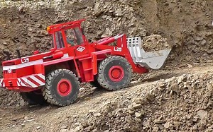 惊人的利勃海尔R944和其他工程车辆