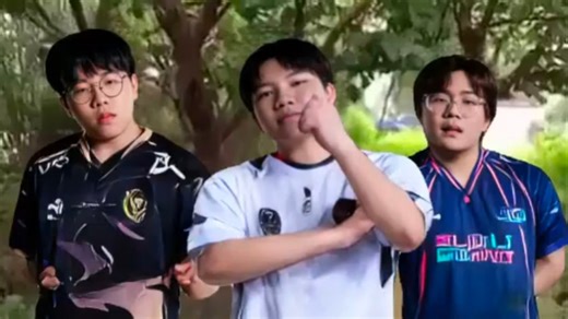 三位新首发的战队太子喊话康康