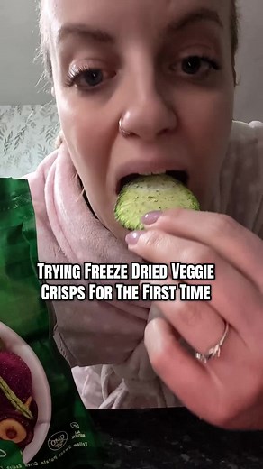 Trying Freeze Dried Veggie Crisps for the first time! these are so so nice 🙂 #freezedried #freezedriedcrisps #veggiecrisps #snacks #healthysnackideas
