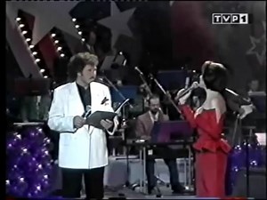 IRENA JAROCKA -KOCHA SIĘ RAZ Gdyby żyła, świętowalibyśmy Jej 77 urodziny... Irena Jarocka przyszła na świat 18 sierpnia 1946 roku w Srebrnej Górze w Wielkopolsce. Zanim sięgnęła szczytów sławy, musiała mozolnie pokonywać trudności życiowe. Dorastała w Gdańsku w ubogiej rodzinie, a ucieczką od codziennego życia stała się dla niej muzyka. W latach 70. wyjechała do Francji na stypendium. Jej zagraniczny pobyt pierwotnie miał trwać cztery miesiące, ale ostatecznie została nad Sekwaną aż cztery lata.