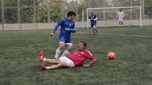 Effortless move beats the tackle