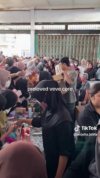 Rebutan Sembako dan Preloved Veve di Kalangan Gen Z