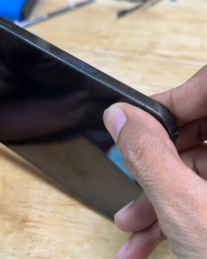 ទូរស័ព្ទ​ iPhone 13 Pro Max របស់​គ្រូ​ ភុំ​ សារាយ​ បញ្ហា​អេក្រង់​ចេញ... (7428822136871079185) | Inner Life | Facebook