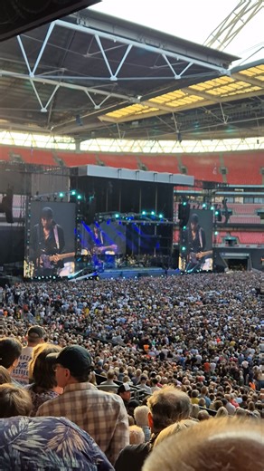 21K views · 849 reactions | Bruce Springsteen and Steven Van Zandt!!!! LIVE IN WEMBLEY STADIUM, LONDON JULY 2024 Bruce Springsteen #brucespringsteenandtheestreetband #liveconcert #london 2024 #follower #highlightseveryone | Baby Konijn | Facebook