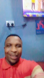 Enginia anatoa tuzo upande wa pili @realclatouschama kafuta picha alizo piga akiwa na jezi za yanga na kuhakisha jez za simba tu🤣🤣🤣🤣🤩🤩 | Mandala Wa Simba