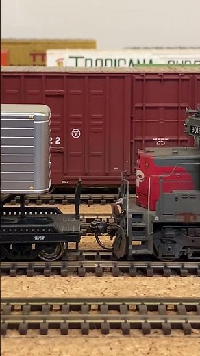 Taking Another Look At Southern Pacific GP40X #7201 And Her Consist