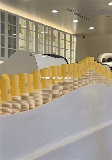 Besides it being gloomy, my ideal day 🤌🏻 1st time @La La Land Kind Cafe & I LOVED it 💛✨🌞 @Aritzia @elephanterestaurants @SKIMS @Brandy Melville @grace and stella @Tatcha @Summer Fridays @laneige_us #dayinmylife #lifestyle #aesthetic #diml #aesthetic