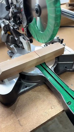 17K views · 76 reactions | I made a strong joint using a miter saw. #woodworking #woodworkingtips #DIY #jig | Takuwoodcraft | Facebook