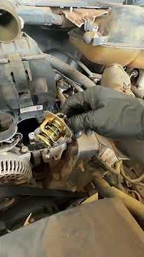 Thermostat replacement on 2008 ford f-150 #mechanic #mechaniclife #car #carrepair #ford