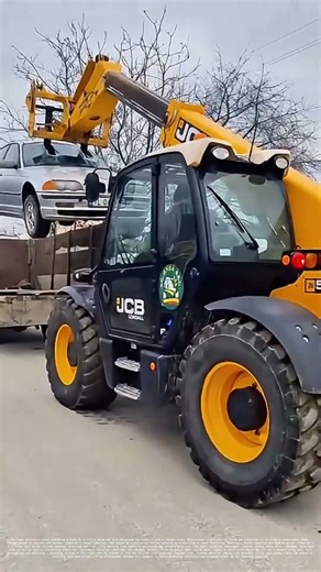 Hoisting Old Rides: How Forklifts Streamline Scrap Car Transport