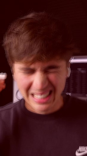 AirPods Pro 2 Adaptive Transparency mode is pretty cool! #airpods #apple #adaptivetransparency #airpodspro2 #tech