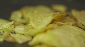 Spinning potato chips - Free Stock Video