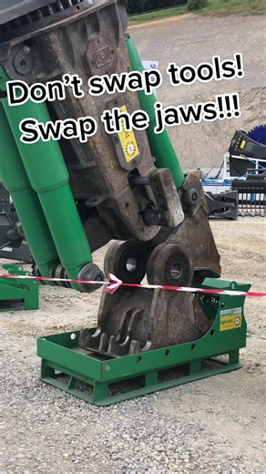 Very cool demolition attachment on thai excavator. One tool and multiple jaws. #demolition #demolicion #excavator #equipmentoperator #mostlydiggers #heavyequipment #constructionequipment #construction #constructionwaste #catexcavator #caterpillar