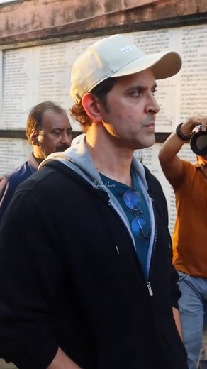 858 reactions · 7 comments | Hrithik Roshan comes to see his sas Zarine after hearing the news of her death | Star Anwar | Facebook