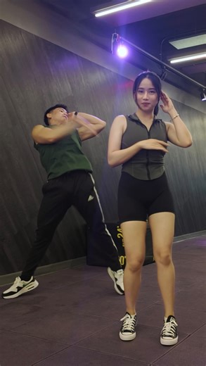 I'M THE COACH NOW @msmariageneva @af.theeastclub HAPPY HOLIDAYS EVERYONE #INGAN #DANCE #GYM#anytimefitnessphilippines | INGAN