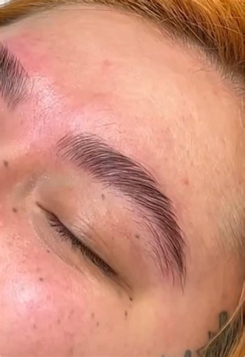 Can I get my brows laminated and still keep them full and fluffy? 1000% yes. Brow lamination is all about making the most of your natural brows — not making them thinner. Here’s how it works: ✨ Sets hairs in place to enhance your natural shape ✨ Gives a fluffier, more lifted look without making them too defined ✨ Paired with a wax to clean up any stray hairs, while still keeping them soft and full It’s basically your brows, just elevated.