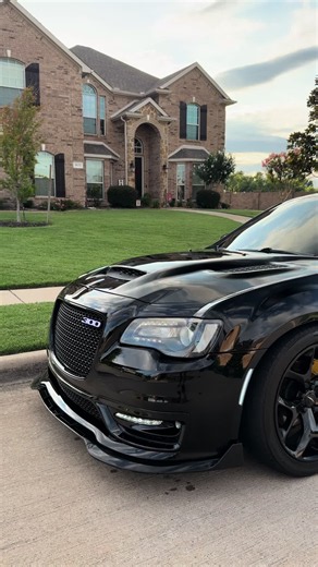 Clean Chrysler 300 SRT: Mopar Styling and 2.7 Engine Notes