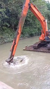 1.6M views · 6.7K reactions | Brilliant tips for finding gold in the river..!!! How to reach gold material at the bottom of the river using a long-arm excavator..?? The best gold search process.. #brilian #tips #foryouシ #finding #gold #inspiration #river #mining #hitachi #explore #Amazing #diy #thebest #trend #fb | Nopelindo Karnopa Railis | Facebook