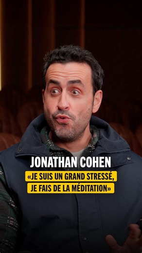 “Je suis un grand stressé, anxieux, tout ça… Donc moi, il faut que je me tempère au contraire “ ✨ Jonathan Cohen revient sur la pression d’un premier jour de tournage. Entre méditation, blagues et attitude très cool, il partage ses astuces pour gérer le stress 😎 L’Âme Idéale, aujourd’hui au cinéma🍿 Retrouvez l'intégrale du format "Grand Écran" sur Youtube 👀 | AlloCiné