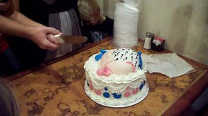 Exciting baby gender reveal cake cutting moment! 🎥 Dwcreativecakes #GenderReveal #Pregnant #Mom #Baby | Pregnant Life