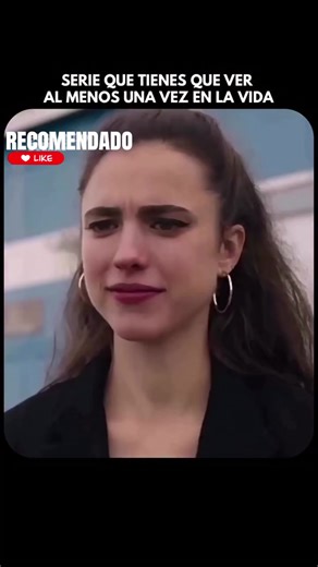 Las cosas por limpiar (Maid) es un drama intenso y muy humano inspirado en hechos reales. La serie sigue a una joven madre que huye de una relación abusiva y, con su hija en brazos, intenta reconstruir su vida trabajando como empleada doméstica. A través de situaciones duras pero reales, Maid muestra de forma honesta la pobreza, la violencia invisible y las dificultades del sistema, sin perder de vista la fuerza, la dignidad y la resiliencia de quien solo busca una oportunidad para empezar de nu